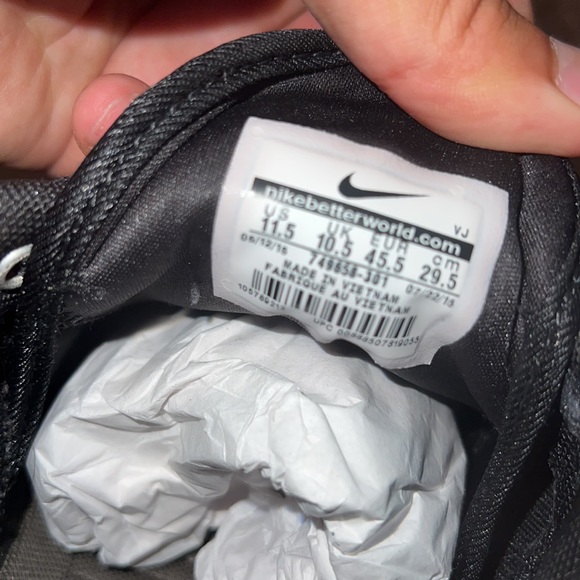 Nike shoes - Picture 5 of 6